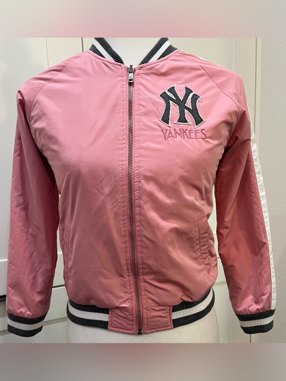 MLB New York Yankees Pink Bomber Jacket Sequin Star 11Y 145 Fits Women’s XS NWOT